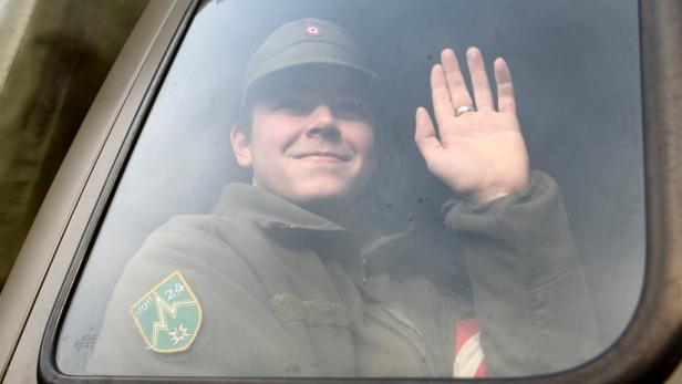 Rolle der MILIZ soll gestärkt werden: Wehrpflichtige sollen umfassend und rechtzeitig über die Miliz informiert werden, in den Bundesländern sollen Miliz-Servicestellen eingerichtet werden, es soll regelmäßige Milizübungen, auch gemeinsam mit Blaulichtorganisationen, geben.