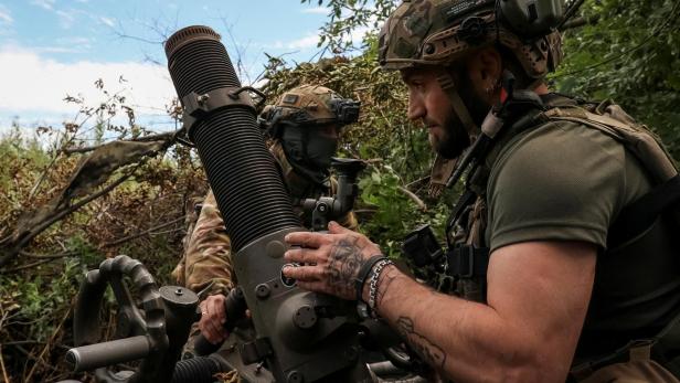 FILE PHOTO: Ukrainian service members fire a mortar at a front line near the city of Bakhmut