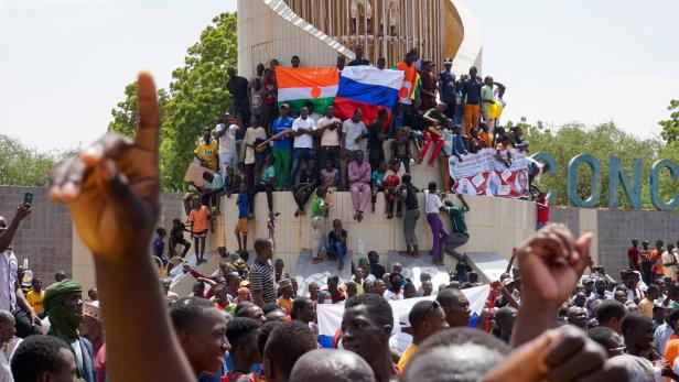 Nach Putsch in Niger: "Prorussische Trolle geben eine Scheinwelt vor"