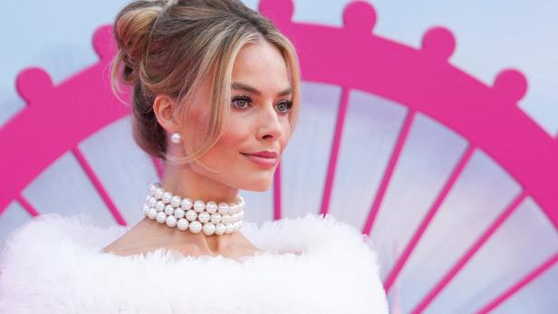 Ist das echt? Gigantische Barbie in Dubai gesichtet