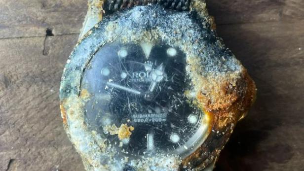 Surfer entdeckte Rolex am Meeresgrund und fand ursprünglichen Eigentümer