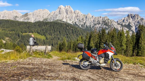 Rote Schönheit: Ducati Multistrada V4 am Sella di Razz