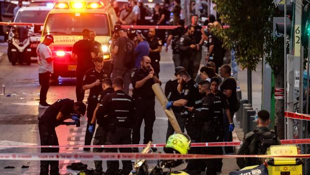 Wachmann bei Anschlag in Tel Aviv getötet - Attentäter erschossen