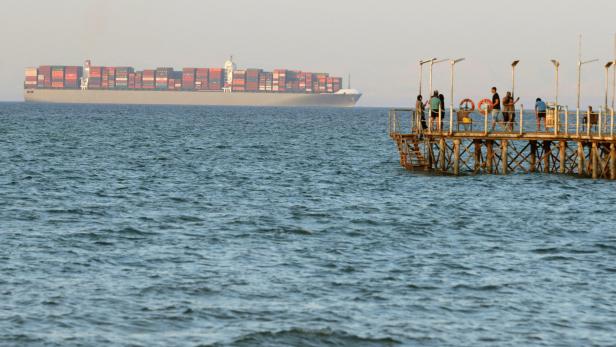 Schlepper nach Kollision im Suez-Kanal gesunken