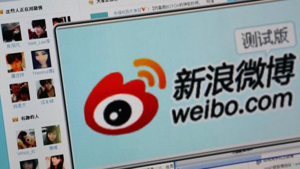 Das Logo der chinesischen Social-Media-Plattform Sina Weibo auf einem Bildschirm.