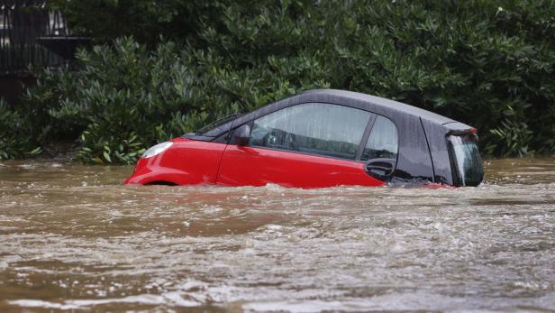 Hochwasserschäden am Auto: Wenn der Wasserschlag droht