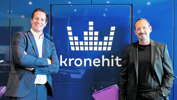 Die kronehit-Geschäftsführer Philipp König (li.) und Mario Frühauf haben 2022 für das beste Geschäftsjahr gesorgt. Die Reichweiten steigen auch 2023 weiter