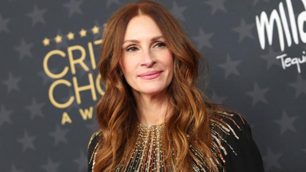 Julia Roberts auf dem roten Teppich der Critics Choice Awards.