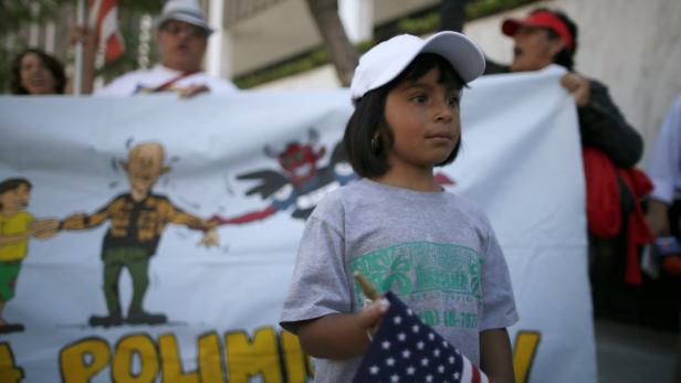 Maria Cervantes, 6, takes part in a 24-hour vigil calling on Congress to pass immigration reform in Los Angeles, June 27, 2013. REUTERS/Lucy Nicholson (UNITED STATES - Tags: SOCIETY IMMIGRATION POLITICS)