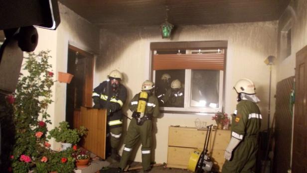 Frau rettete sich aus brennendem Haus