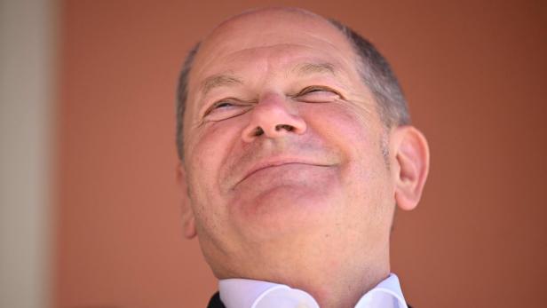 GERMANY-FOOD-POLITICS Scholz zufrieden mit sich und der Ampel: "Ich bin der, der das Tempo macht"