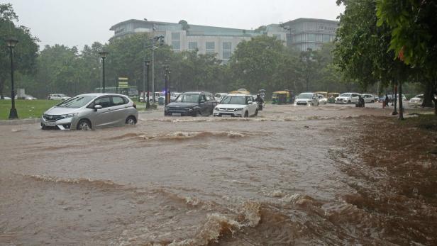 Mindestens neun Tote nach Tempeleinsturz in Indien