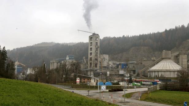 Ob das Wietersdorfer Zementwerk alleiniger Verursacher des Umweltskandals ist, wird überprüft. Testergebnisse lassen auf sich warten.