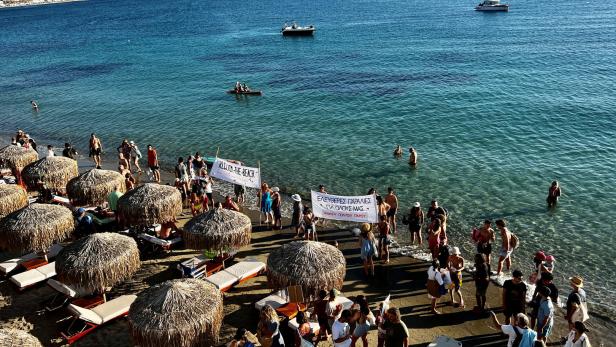 Streit um Strandzugang in Griechenland: "Sand für alle!"