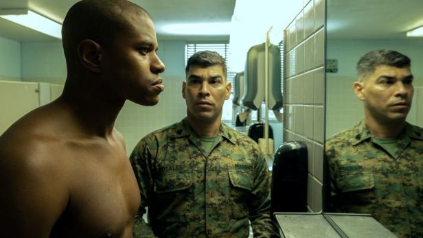 Jeremy Pope (li.) als schwuler Soldat im homophoben Bootcamp der US-Marine: „The Inspection“