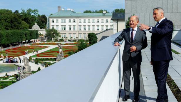  Austrian Chancellor Karl Nehammer talks to German Chancellor Olaf Scholz in Salzburg