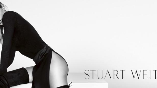Starmodel Gisele Bündchen zeigt in der neuen Kampagne für Stuart Weitzman viel Haut. Overknees, 814 €, www.stuartweitzman.com