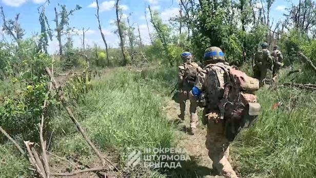 Bericht zum Ukraine-Krieg: Fast 500.000 Soldaten getötet oder verwundet