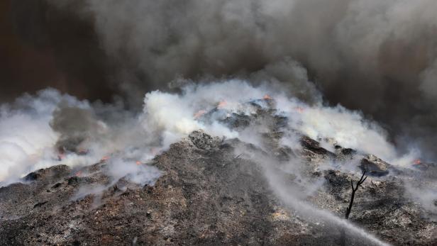 Wildfire burns in central Greece