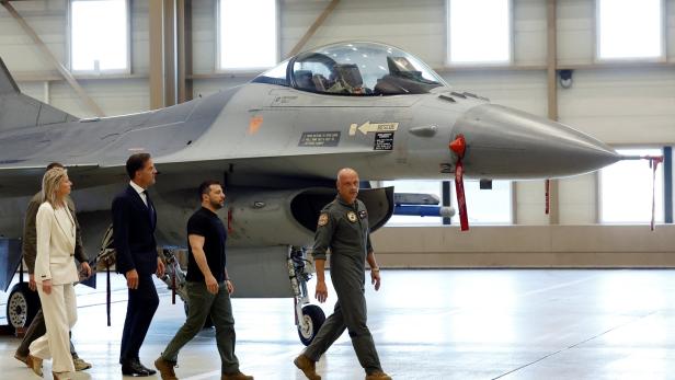 Zusage: Niederlande wollen Ukraine F-16-Kampfjets liefern 
