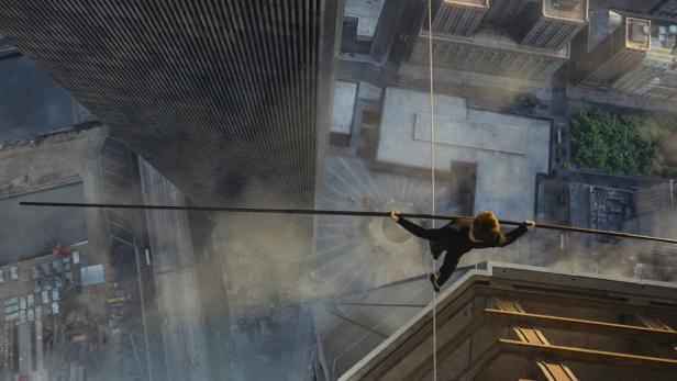 Joseph Gordon-Levitt als französischer Seiltänzer Philippe Petit ohne Sicherheitsnetz zwischen den New Yorker Twin Towers: „The Walk“
