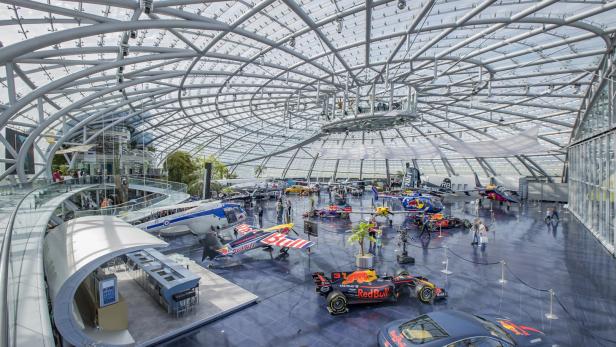 Mateschitz' Vision in Glas und Stahl: Hangar-7 ist 20 Jahre alt