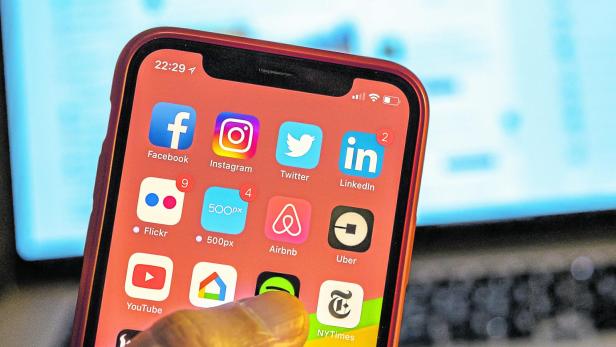 Social media app icons on new iphone