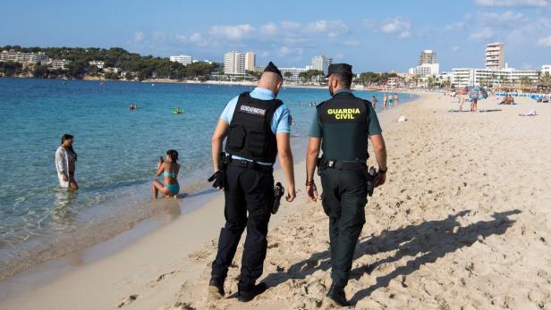 SPAIN-FRANCE-ITALY-POLICE-TOURISM