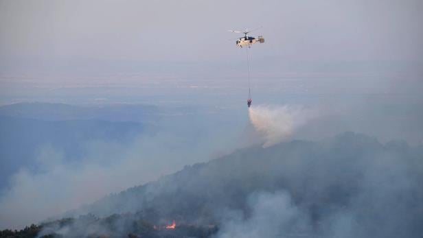 Hunderte Feuerwehrleute kämpfen weiter gegen Brände in Griechenland
