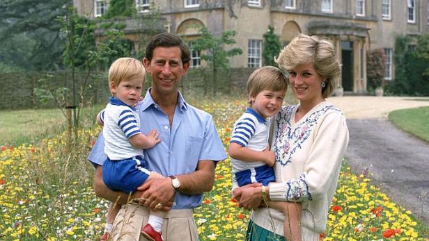(Damals noch Prinz, heute König) Charles, Diana, Harry und William