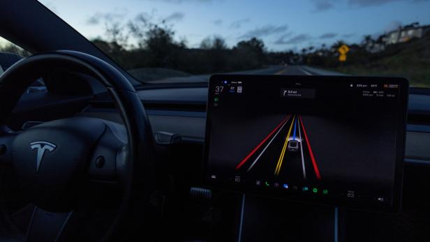 Präzedenzfall: Tesla erstmals wegen Autopilot-Todesfällen vor Gericht