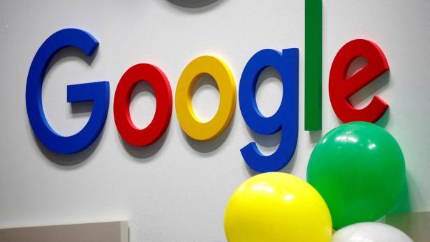 Google-Logo mit Luftballons