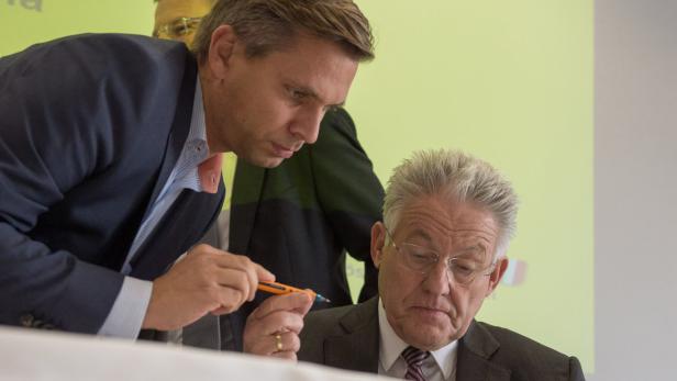 ÖVP-OÖ Landesgeschäftsführer Wolfgang Hattmannsdorfer und LH Josef Pühringer anlässlich einer Sitzung des ÖVP Landesparteivorstands in Linz.