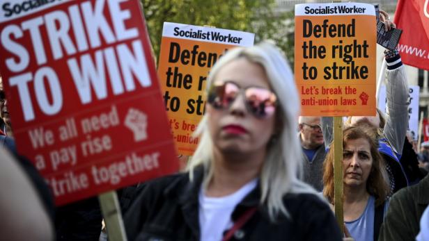Englische Gewerkschaften kämpfen dagegen an, dass Frauen, die schwanger streiken, Geld gekürzt werden könnte.