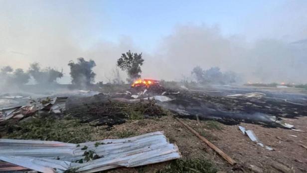 Zu sehen sind Rauch und Zerstörungen nach einem russischen Drohnenangriff auf die Region Odessa.