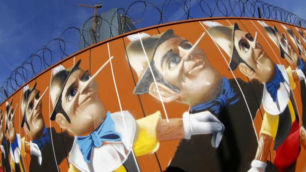 Pinocchio lässt grüßen? Graffiti vor der Baustelle des EZB-Turms, wo künftig die Bankenaufsicht sitzt