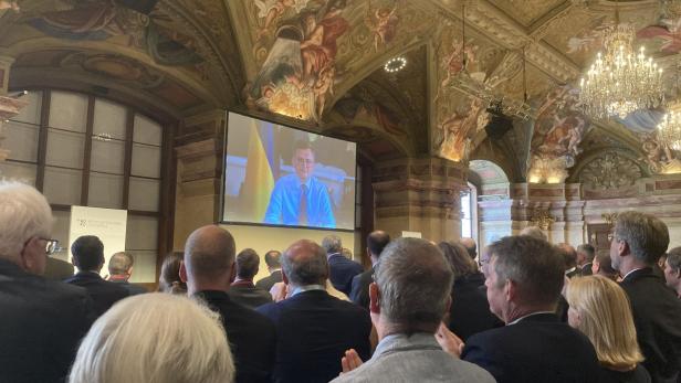 Botschafterkonferenz in Wien, Ukraines Außenminister Kuleba wurde per Video dazu geschaltet