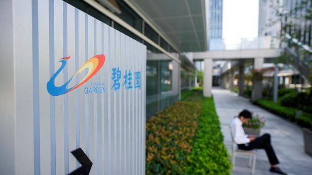FILE PHOTO: FILE PHOTO: The company logo of Chinese developer Country Garden is pictured at the Shanghai Country Garden Center in Shanghai