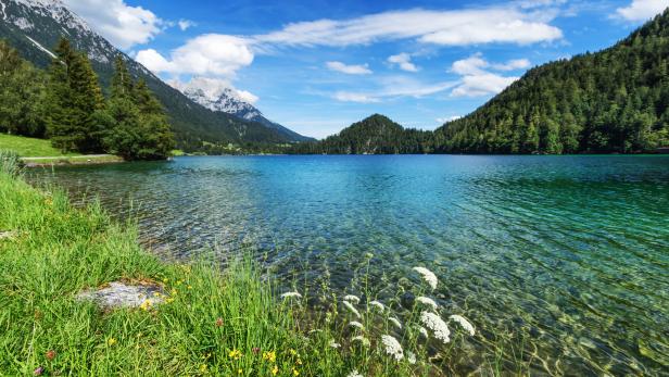 Wandern um den Gebirgssee, Hintersteiner See Wandern um den Gebirgssee, Hintersteiner See