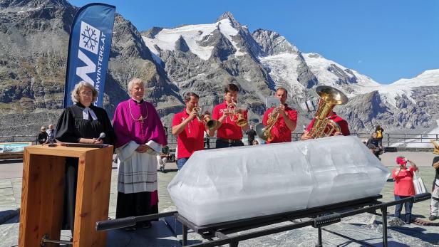 Symbolisches Begräbnis am Großglockner: Gletscher wurde zu Grabe getragen