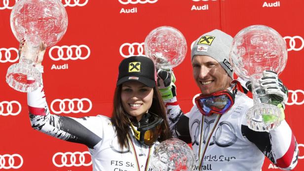 Beide sind in Hallein geboren, er am 2. März 1989, sie drei Monate später am 18. Juni. Marcel Hirscher wuchs in Annaberg im Lammertal auf, Anna Fenninger im 46 Kilometern entfernten Adnet. Die Tennengauer drückten in der Ski-Hotelfachschule Bad Hofgastein gemeinsam die Schulbank, fuhren in der Kindheit gegeneinander und stemmten am Sonntag zeitgleich die große Kugel für den Gesamtweltcup.