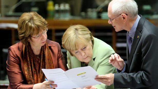 epa03764156 (L-R) European Union High Representative for Foreign Affairs, Catherine Ashton, Germany Federal Chancellor Angela Merkel and European Council President Herman Van Rompuy during a European Council Summit in Brussels, Belgium, 28 June 2013. EPA/OLIVIER HOSLET
