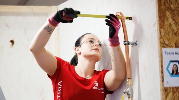 Sanitär- und Heizungstechnikerin Julia Kirchner beim Wettbewerb