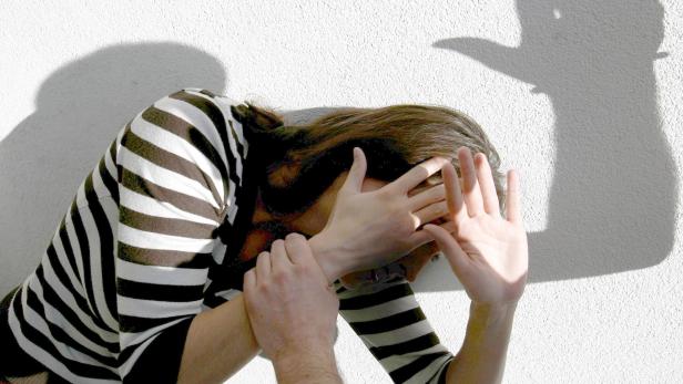 THEMENBILD: GEWALT GEGEN FRAUEN