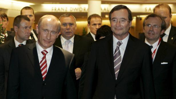 Immer gerne gesehener Gast: Wladimir Putin mit Ex-Kanzler Alfred Gusenbauer und dem früheren Wirtschaftskammerboss Christoph Leitl 2007 in Wien