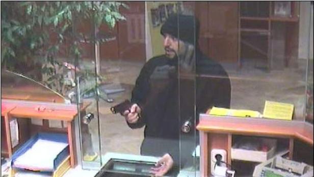 Bewaffneter Bankräuber zeigte sein Gesicht