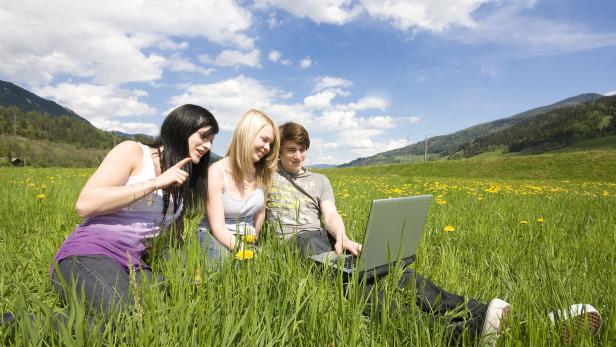 Jugend Medienstudie in OÖ: Eltern unterschätzen Mobbing im Internet