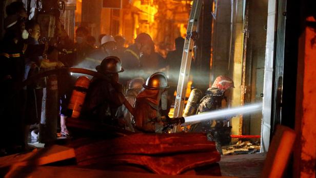 Großbrand in Wohnhaus in Hanoi