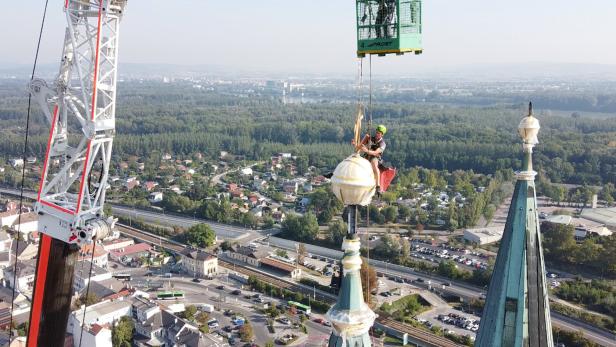 Botschaft an die Welt von morgen in luftiger Höhe