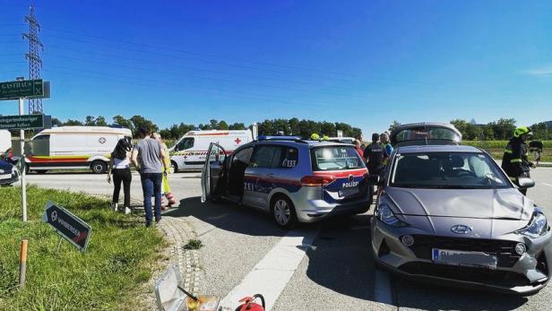 Drei Verletzte: Polizeiauto in Unfall bei St. Pölten verwickelt